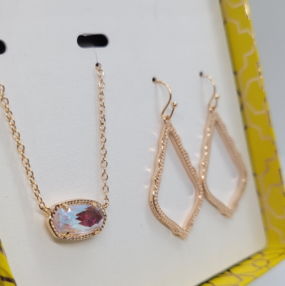 NWT KENDRA SCOTT BLUSH DICHROIC NECKLACE AND EARRINGS SET IN ROSE GOLD GIFT BOX - Picture 2 of 11
